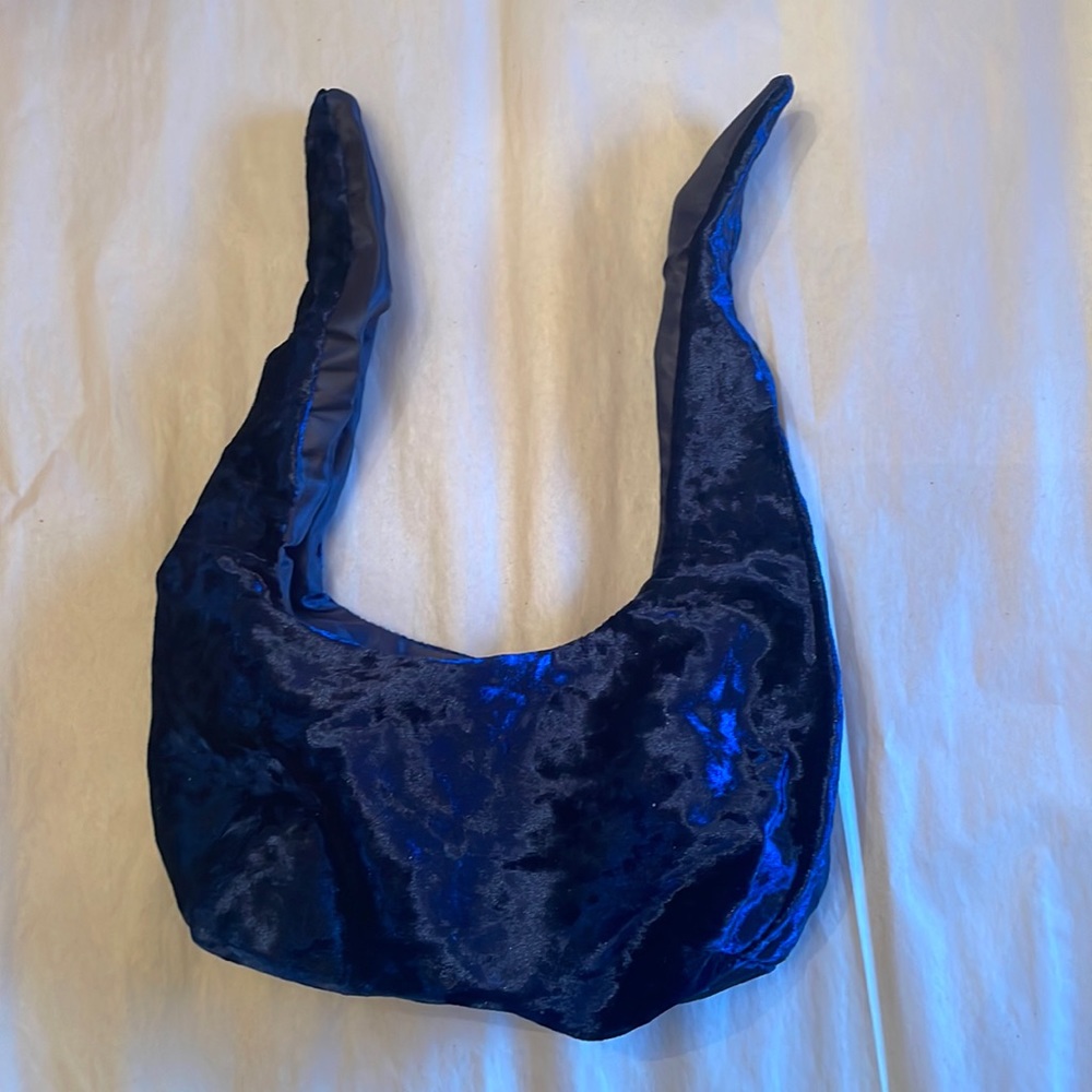 Dark blue velvety makeup bag from lune+aster of bluemercury ❤️💄💋